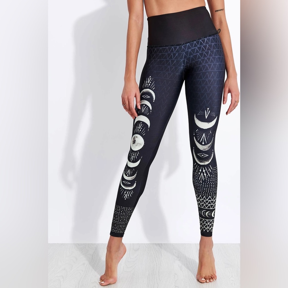 Onzie Black and White Moon Phase Leggings